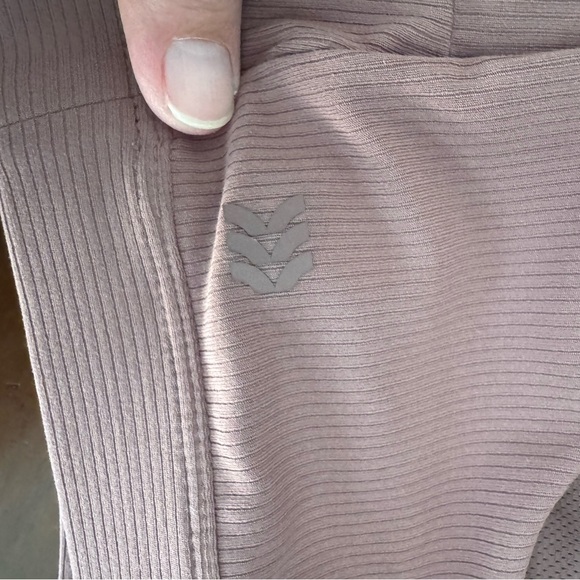 All in motion- Women's Seamless Bralette Set - Black and mauve - Picture 3 of 7